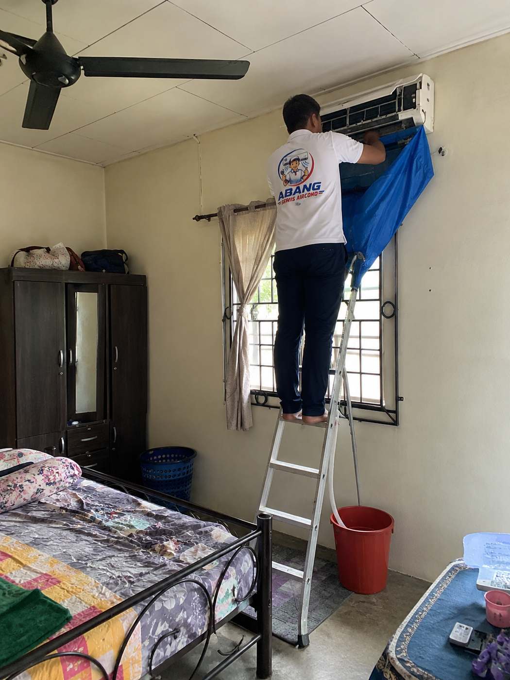 Overhaul aircond — servis menyeluruh
